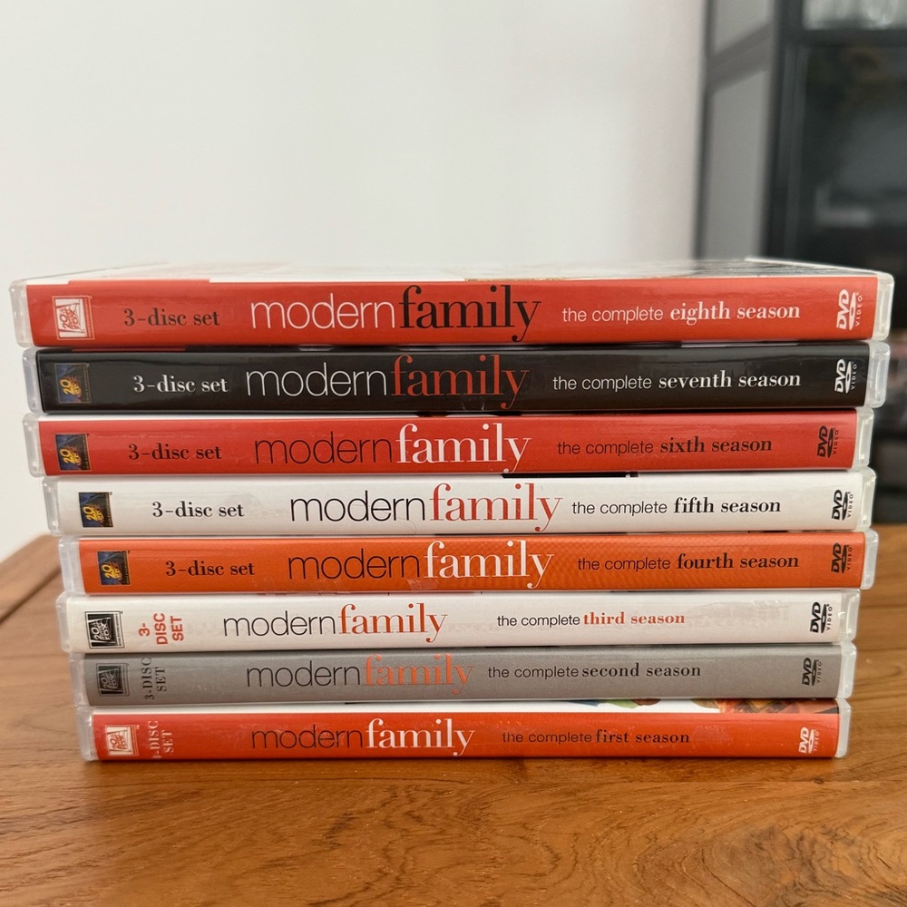 Modern Family DVD Box Set Full Series Seasons 1-8